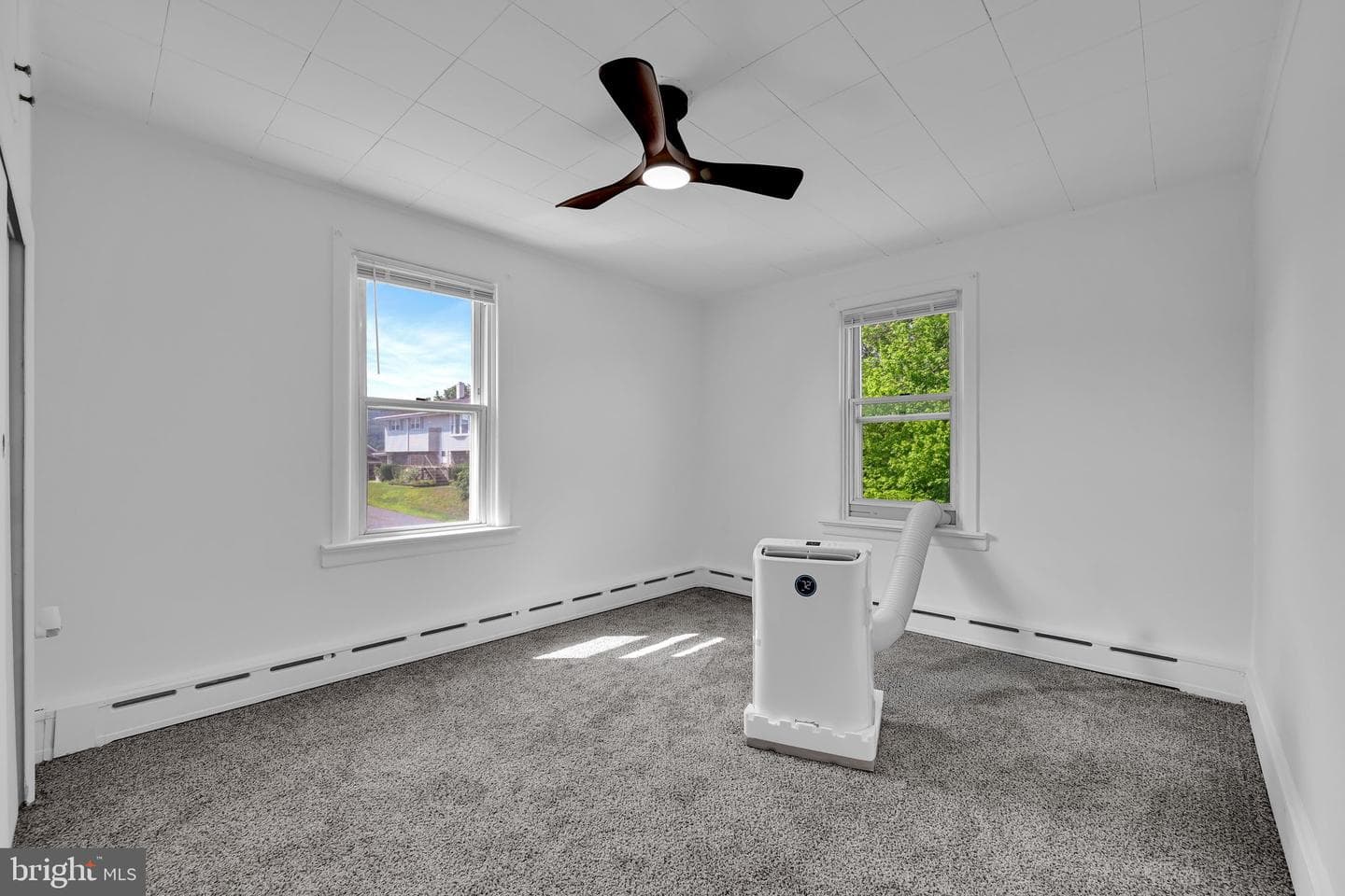 1427 Seneca Street photo 23