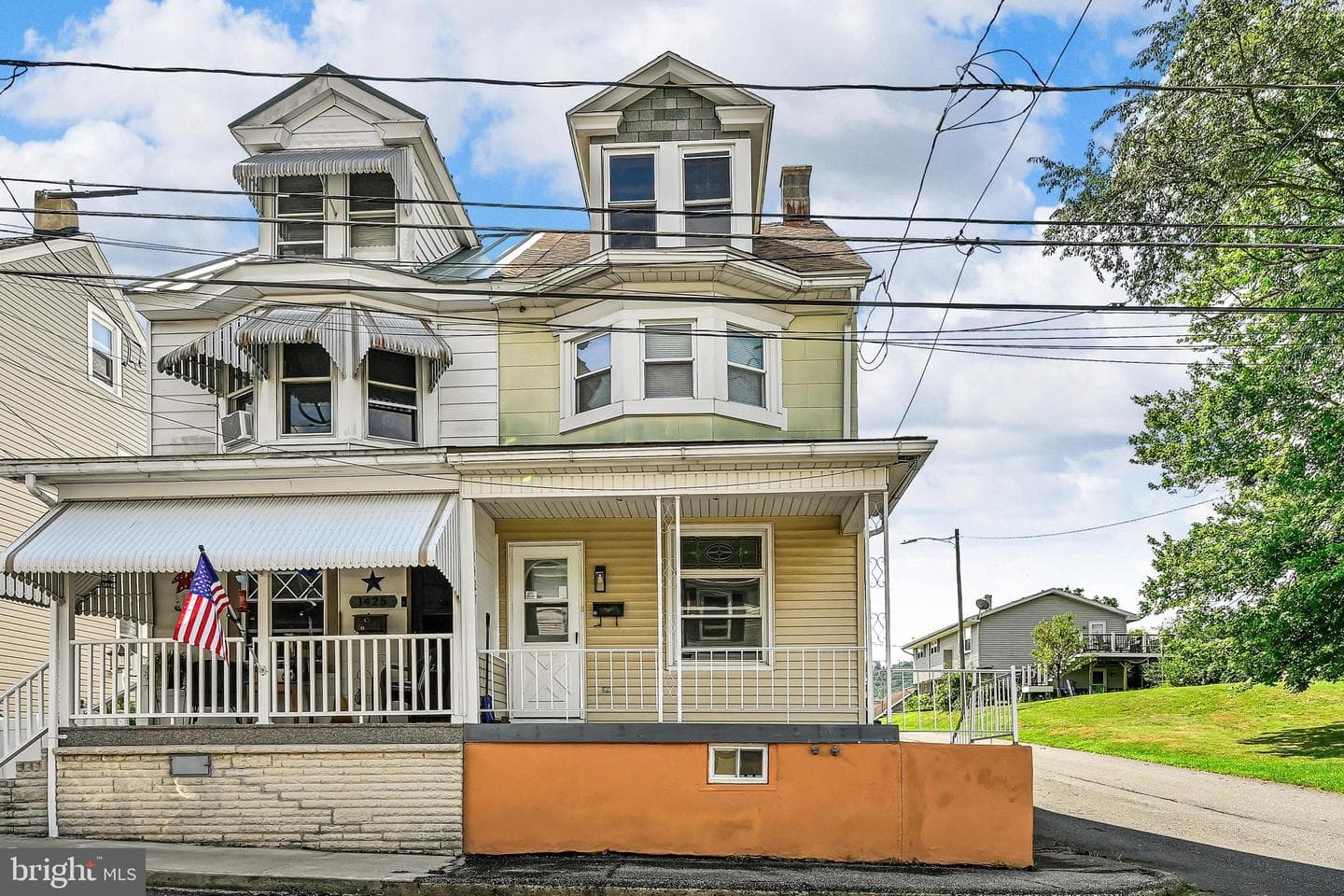 1427 Seneca Street photo 3