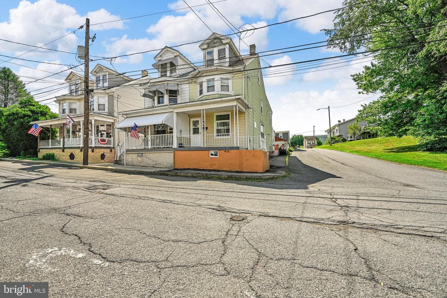 1427 Seneca Street photo 4