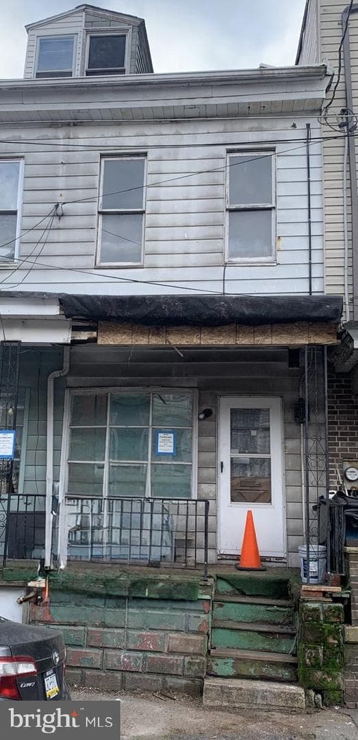 130 W Mahanoy Street photo 1