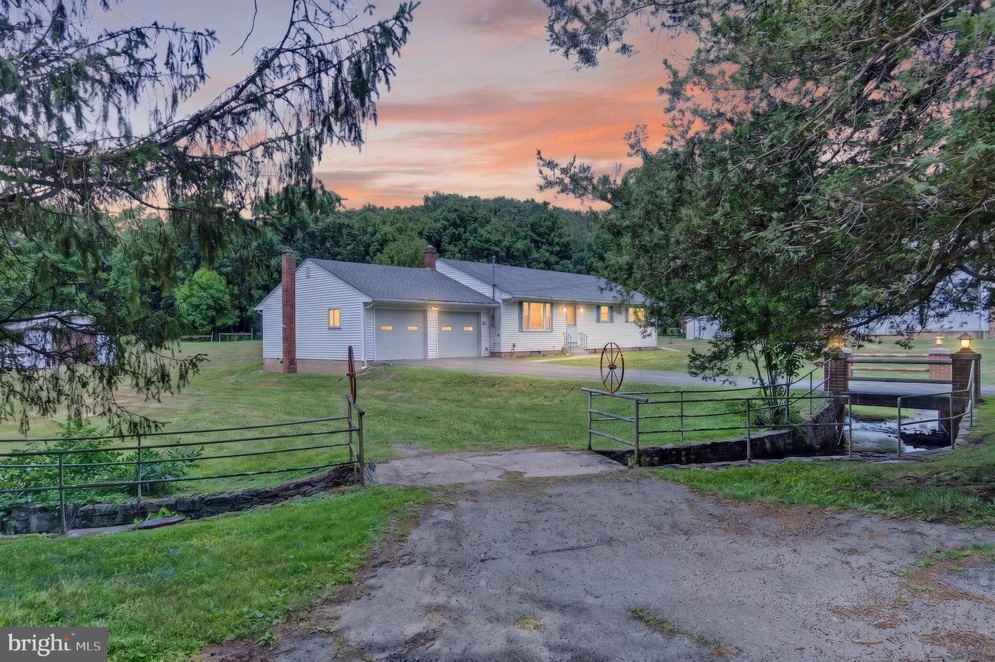 51 Reynolds Road photo 1