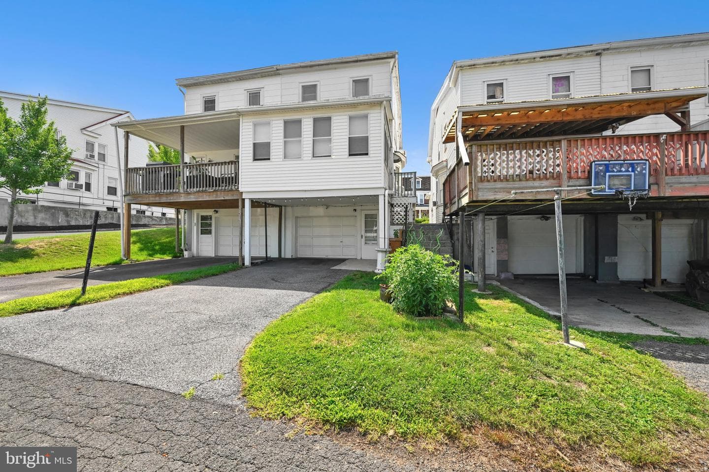 2064 W Market Street photo 25