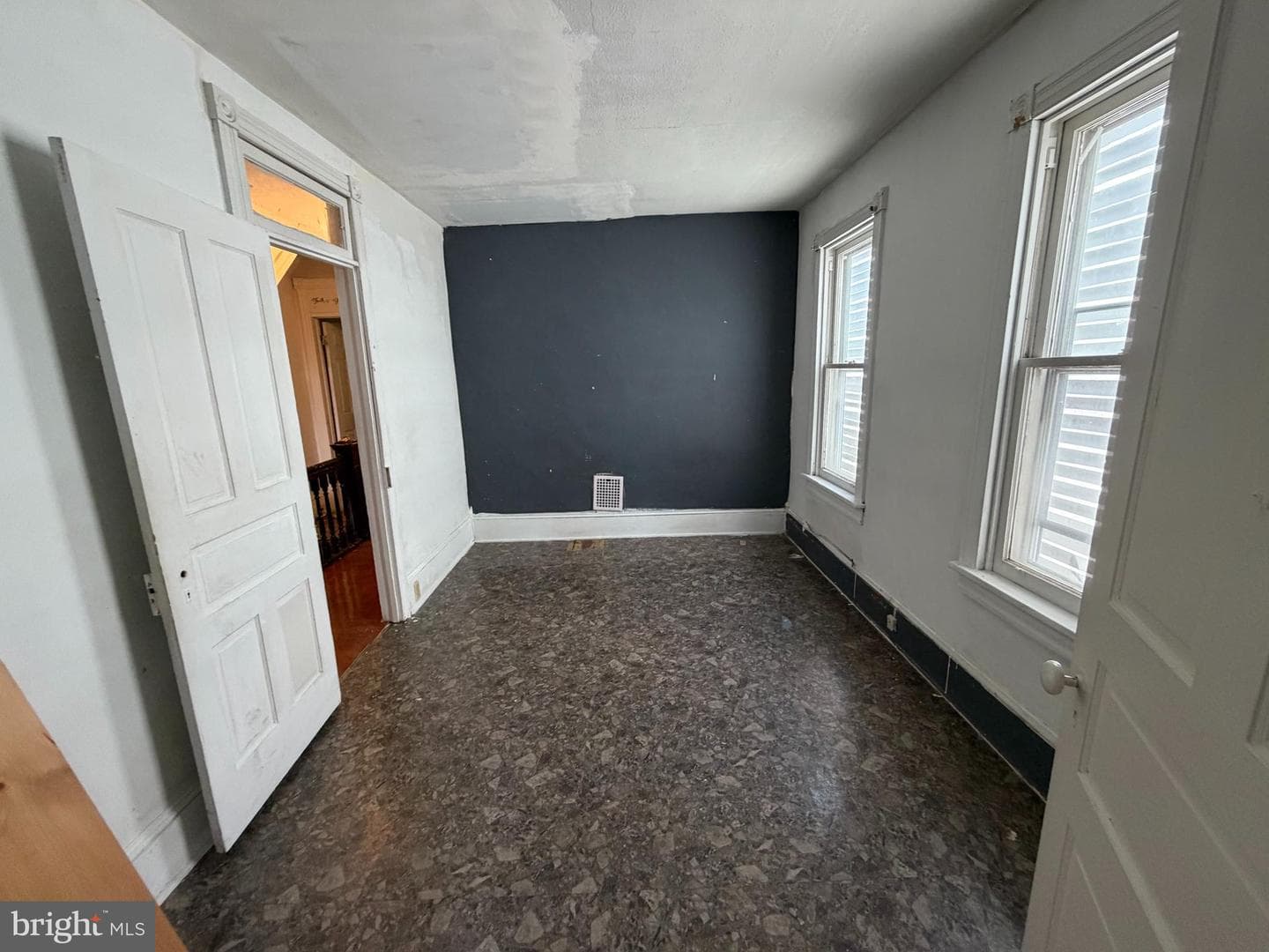 325 W Coal Street photo 16