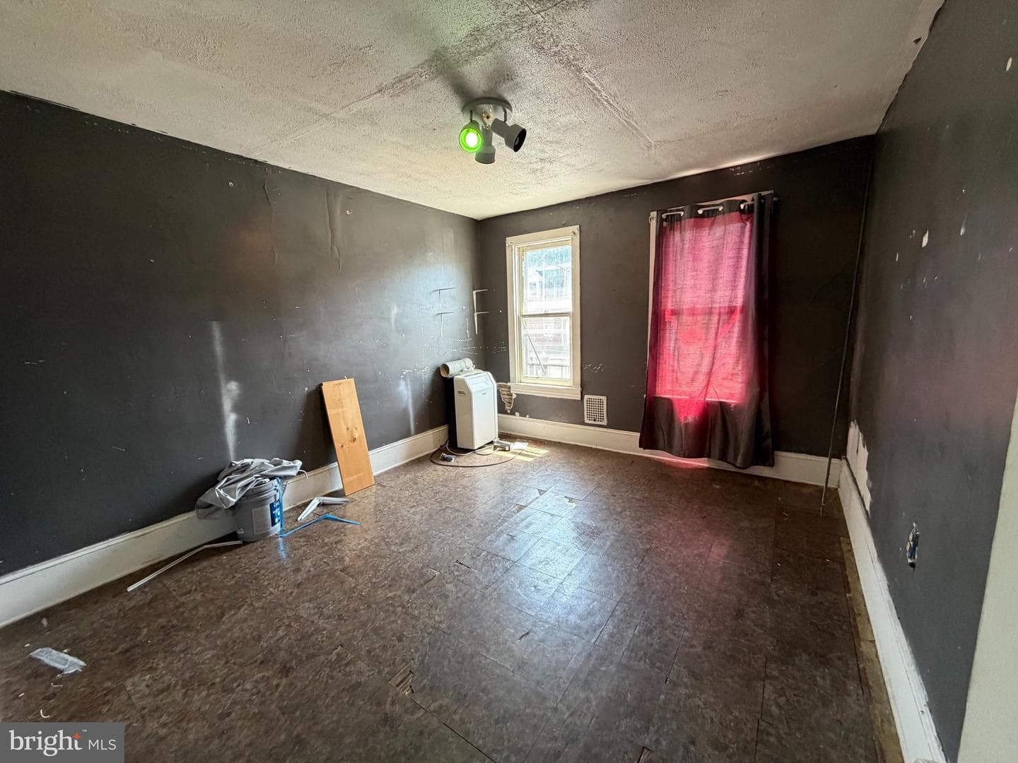 325 W Coal Street photo 17