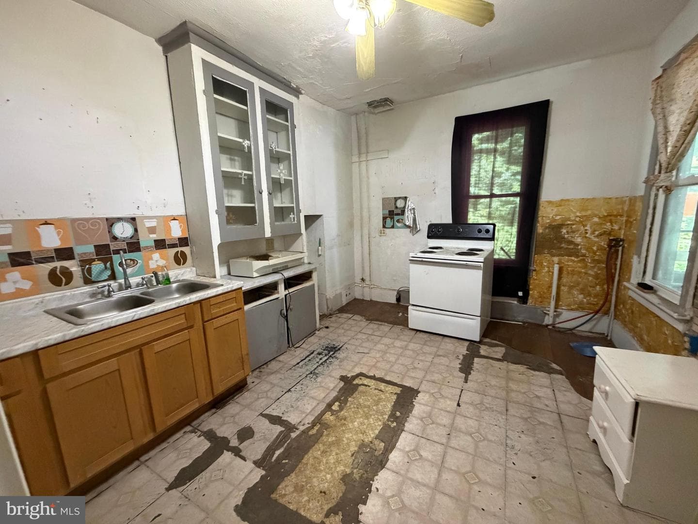 325 W Coal Street photo 3