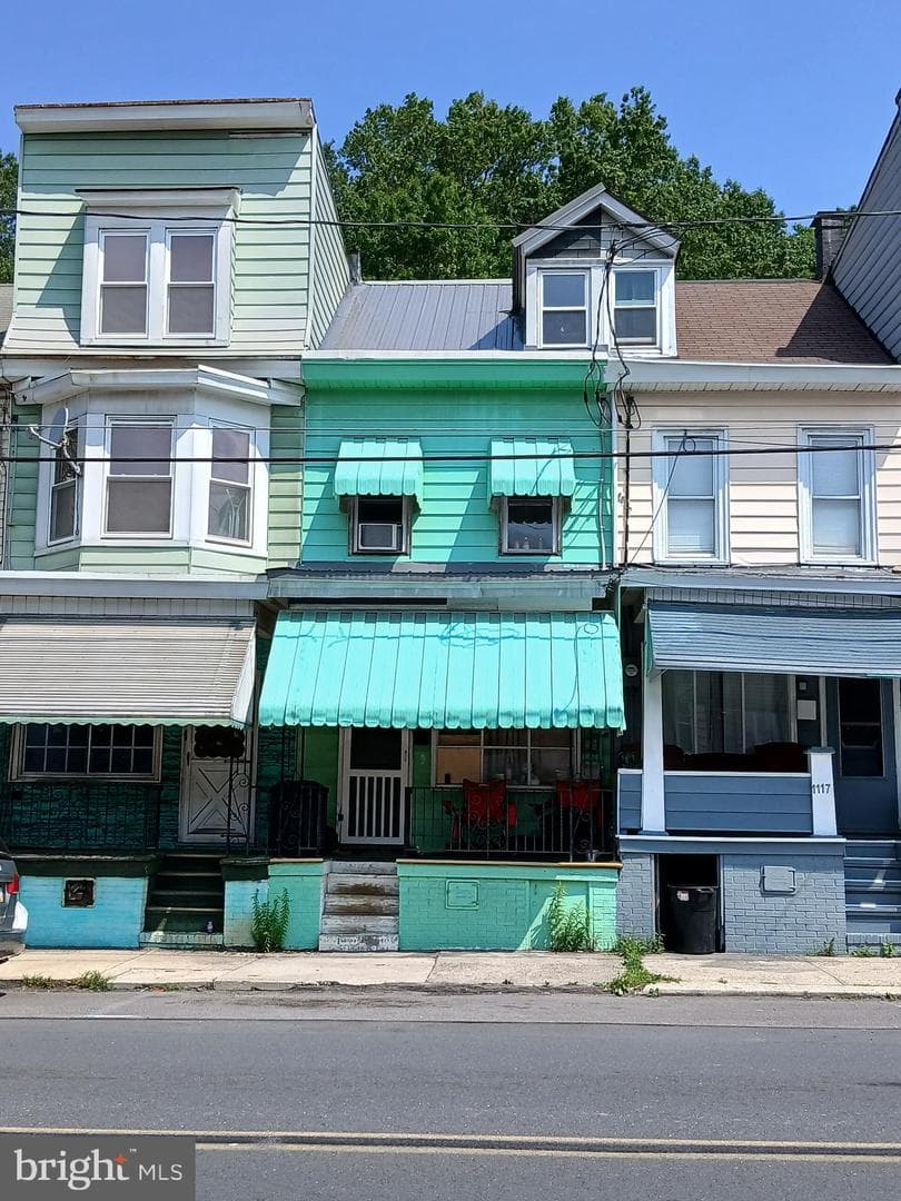 1115 E Centre Street photo 2