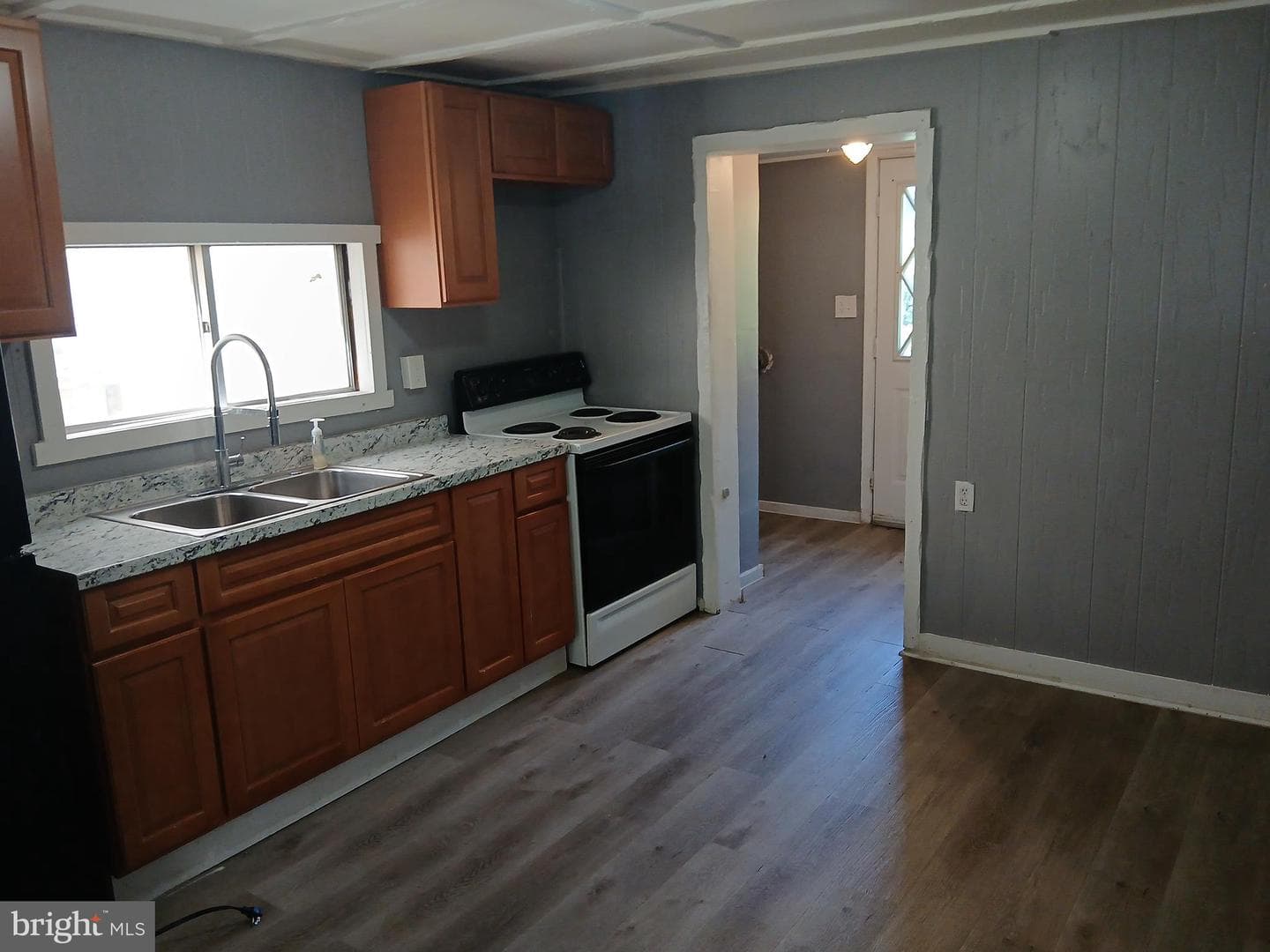 235 N Front Street photo 5
