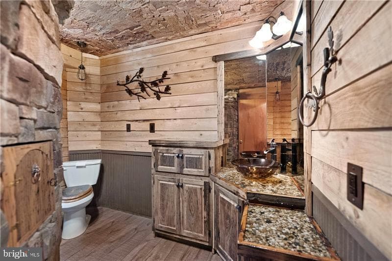 2095 Humbert Road photo 19