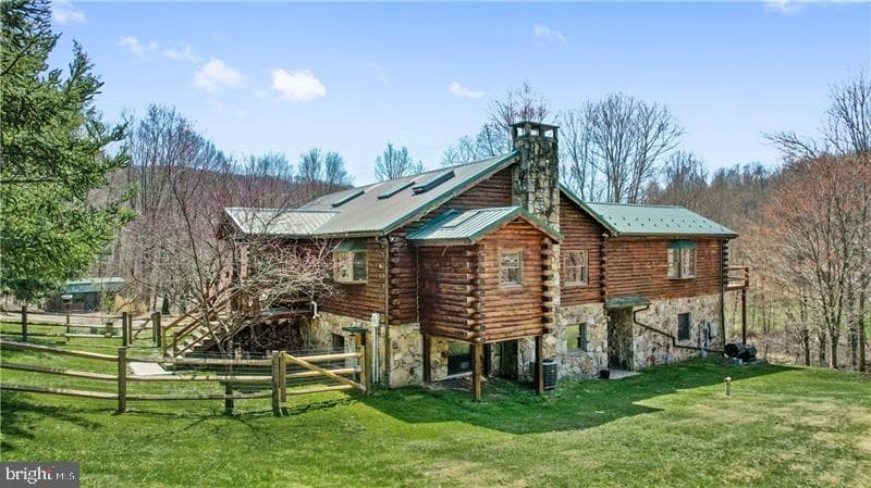 2095 Humbert Road photo 3