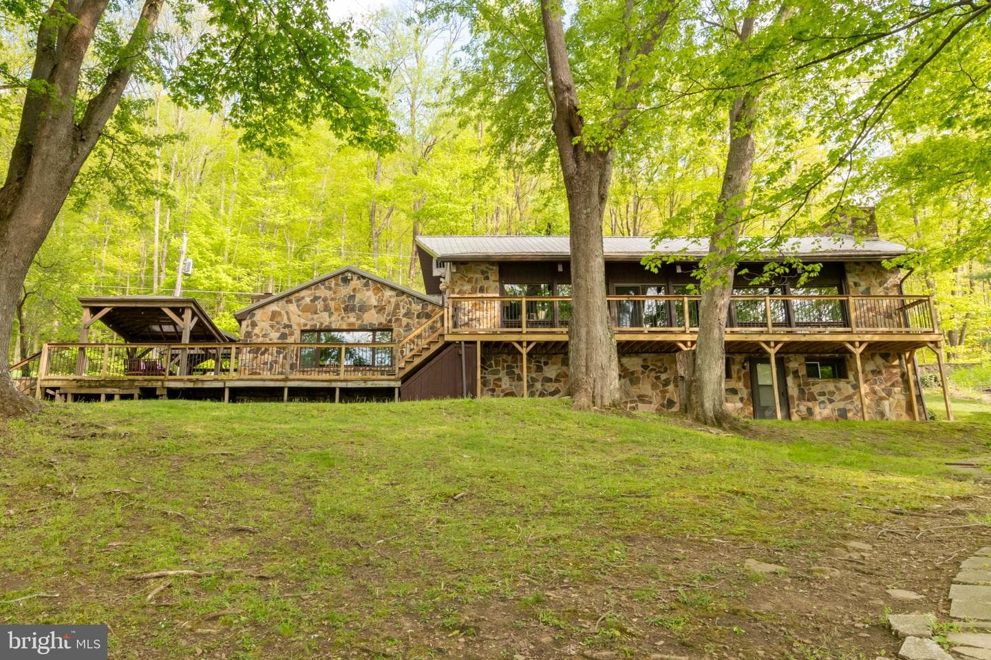750 Lake Side Road photo 1