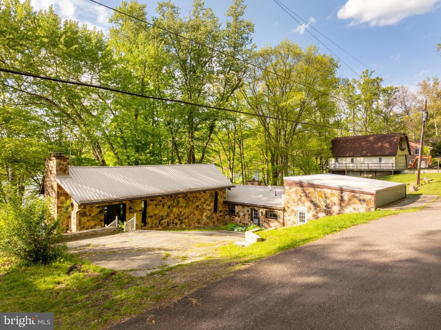 750 Lake Side Road photo 4