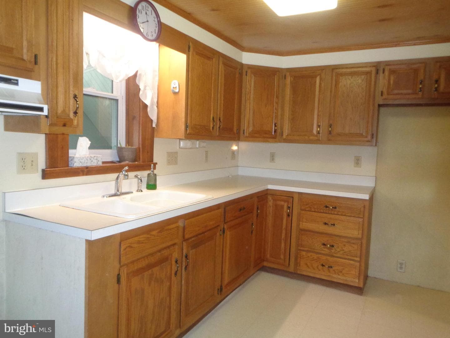 52 Brown Street N photo 2