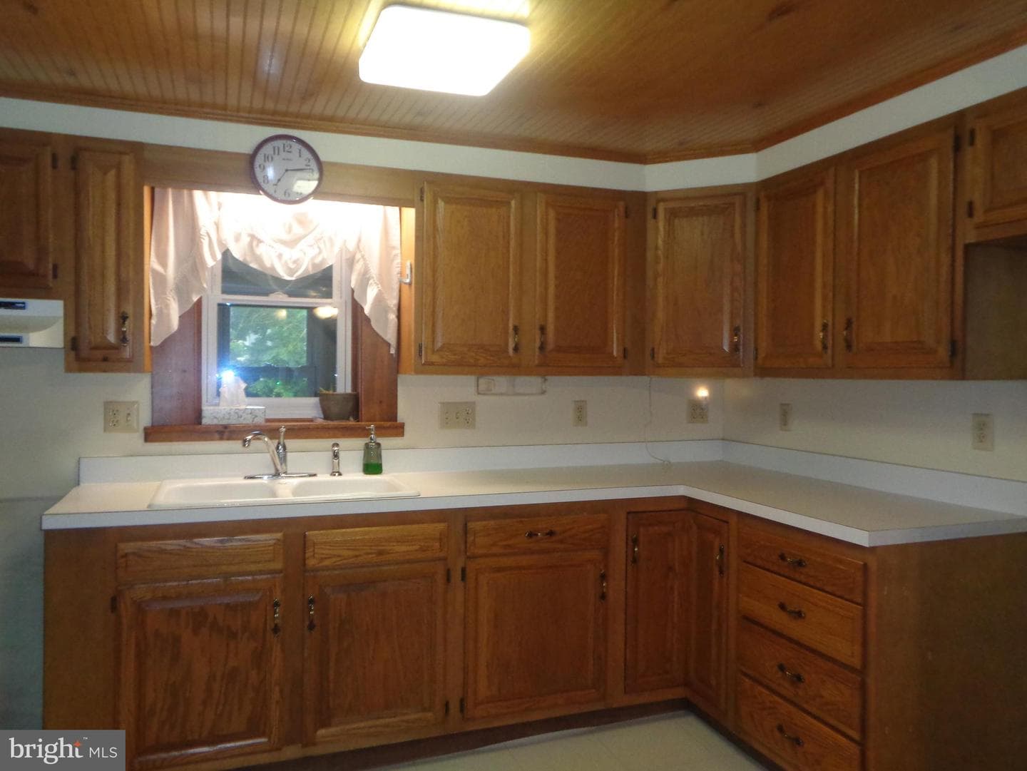 52 Brown Street N photo 3
