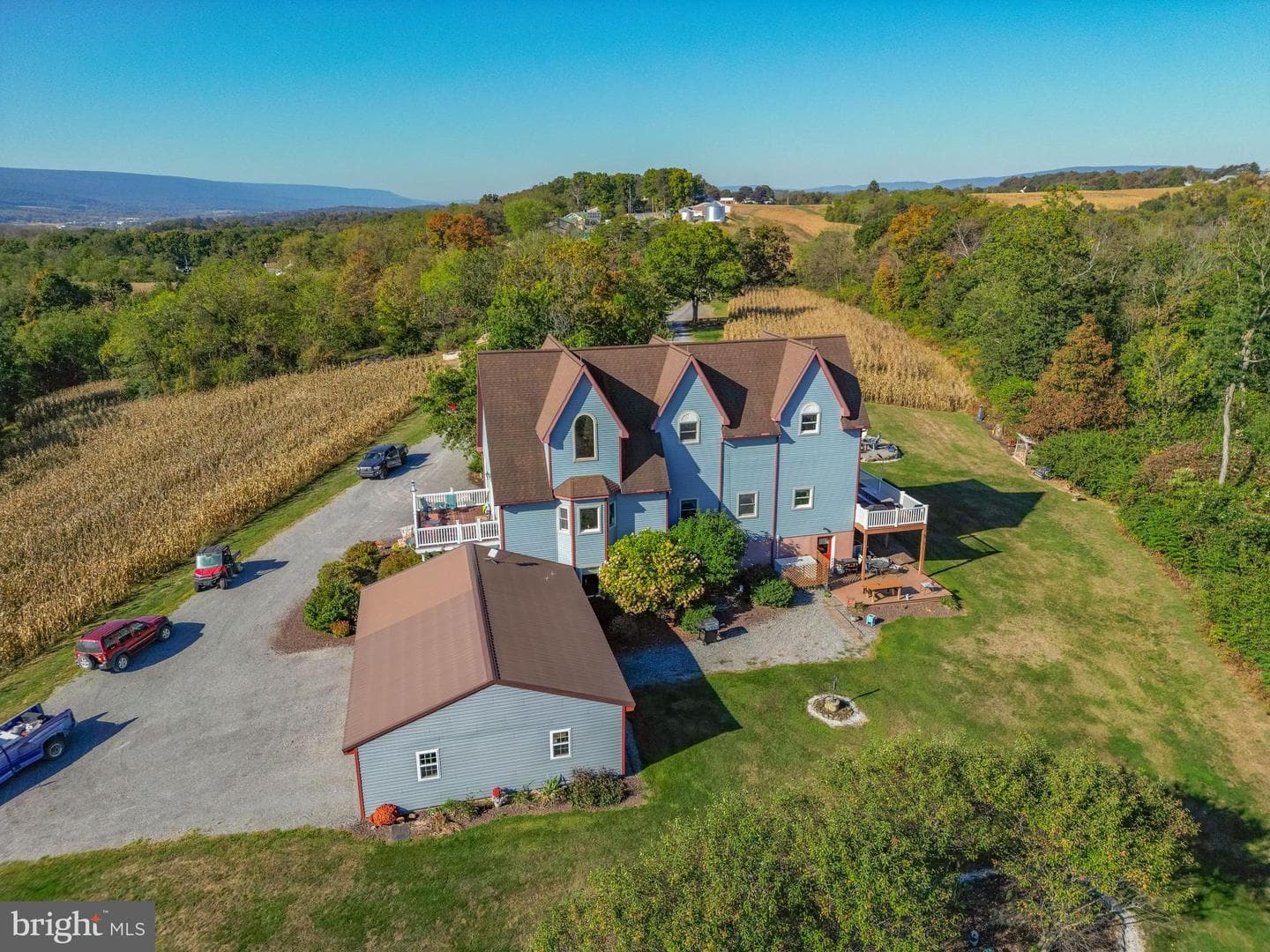 139 Rainbow Drive photo 2