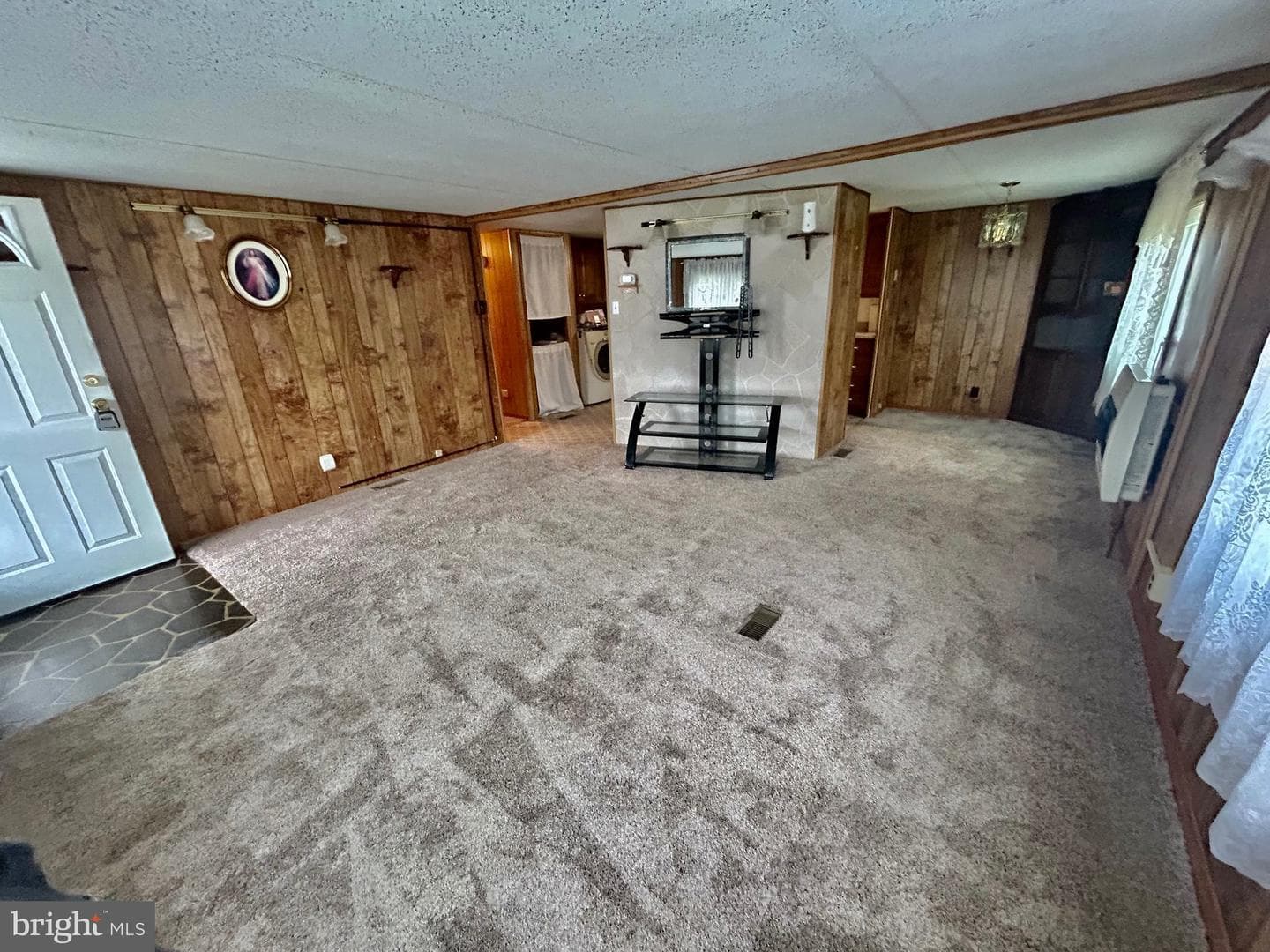 107 E Church Street photo 5