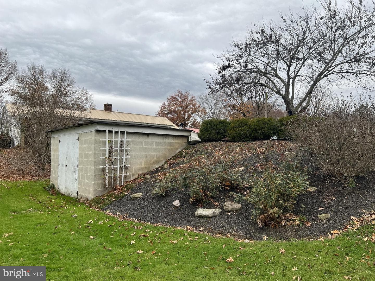 656 Snyder Avenue photo 31