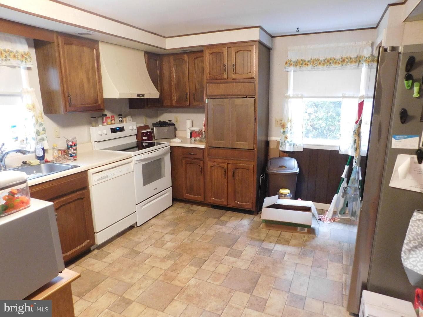 27 West Specht Street photo 5