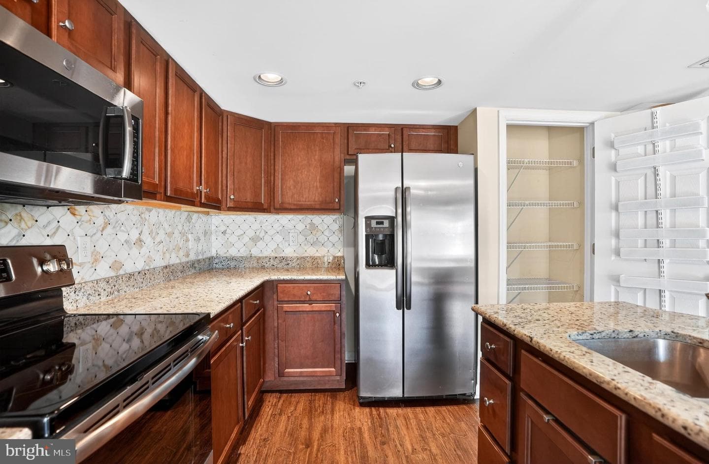 175 N Oakwood photo 10