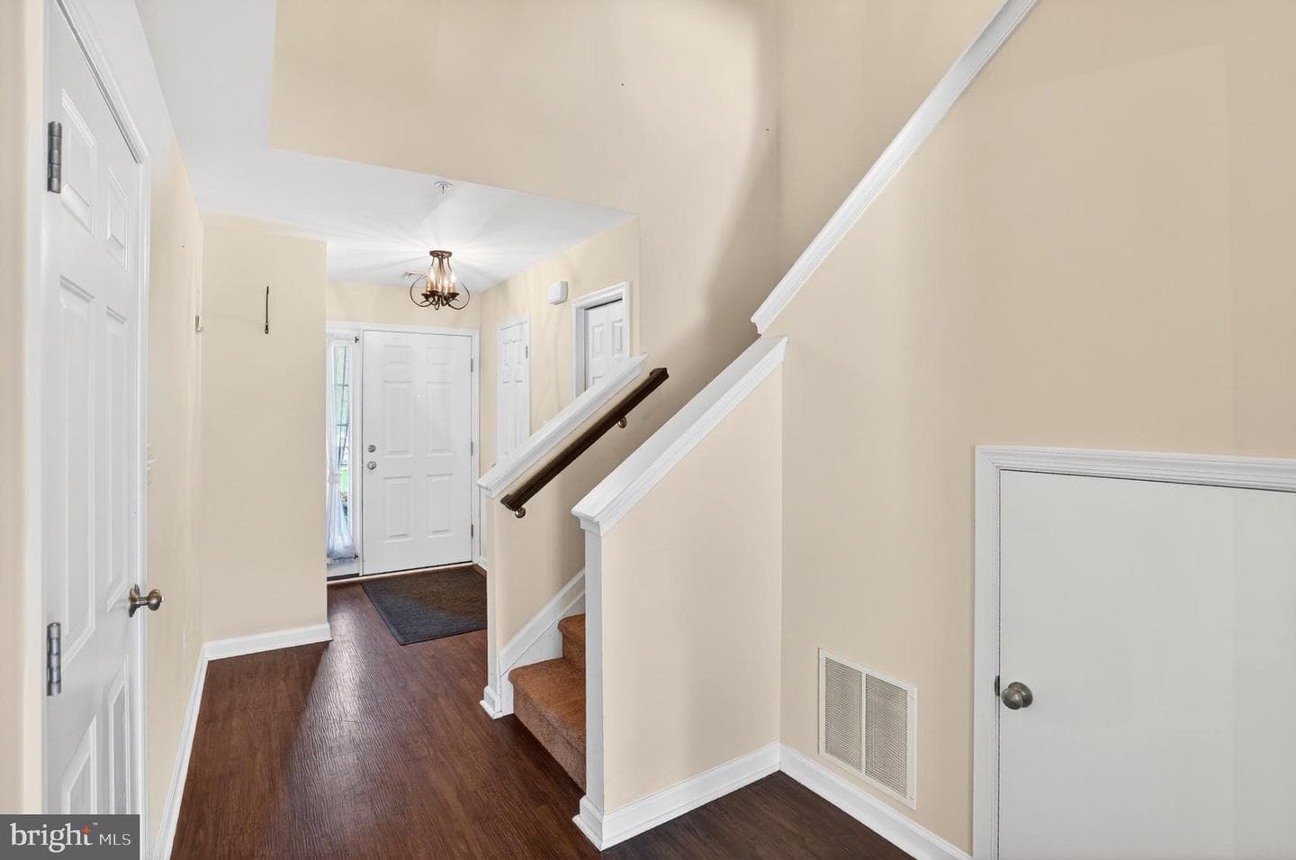 175 N Oakwood photo 13