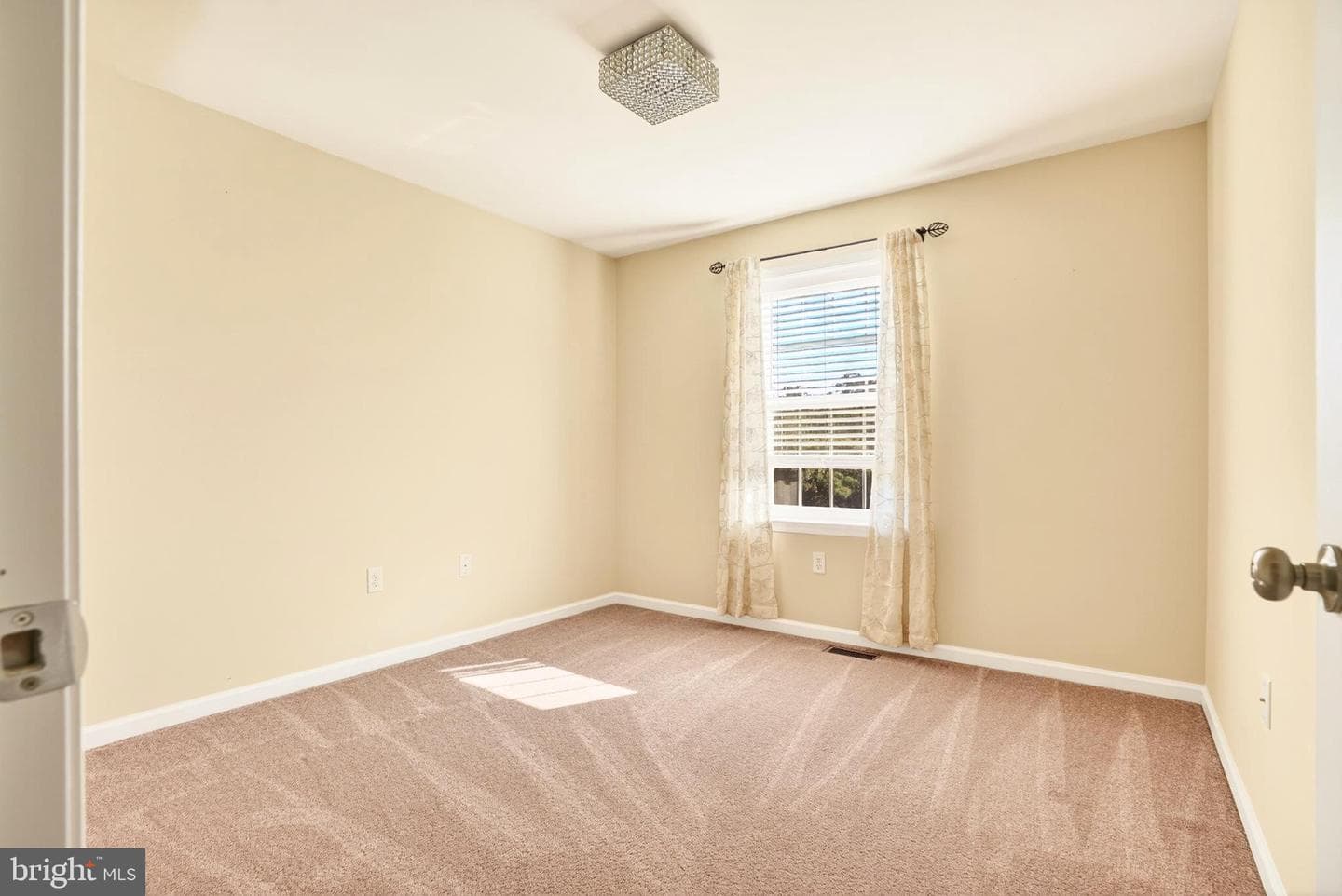 175 N Oakwood photo 24