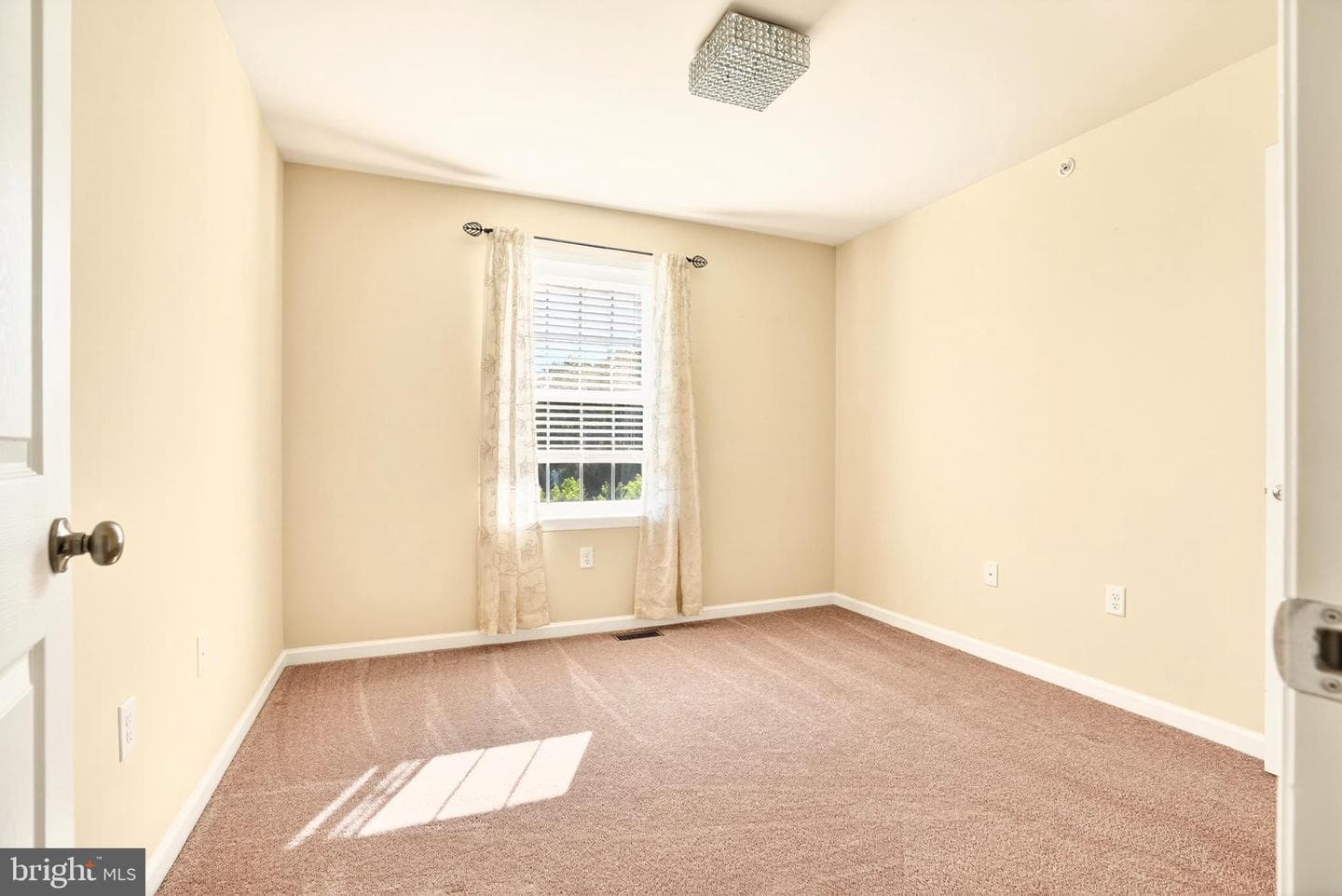 175 N Oakwood photo 25