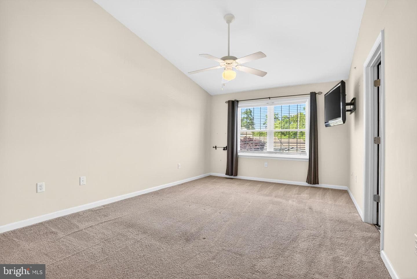 175 N Oakwood photo 29