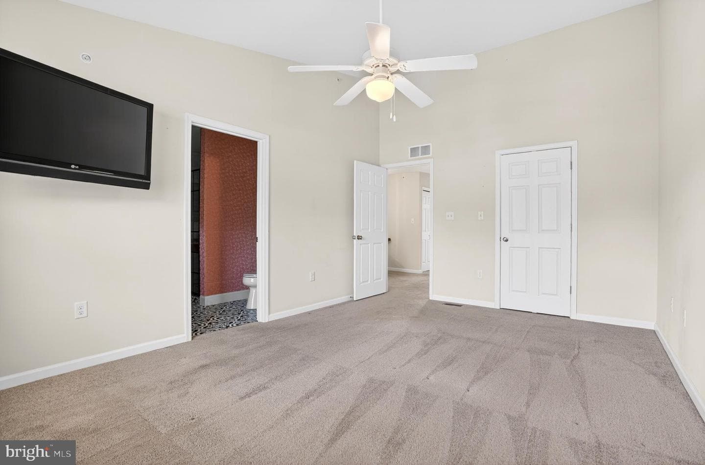 175 N Oakwood photo 30