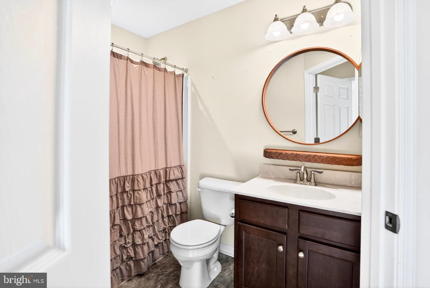 175 N Oakwood photo 37