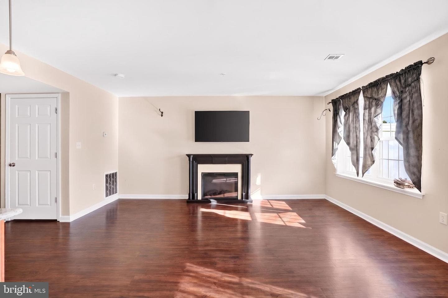 175 N Oakwood photo 4