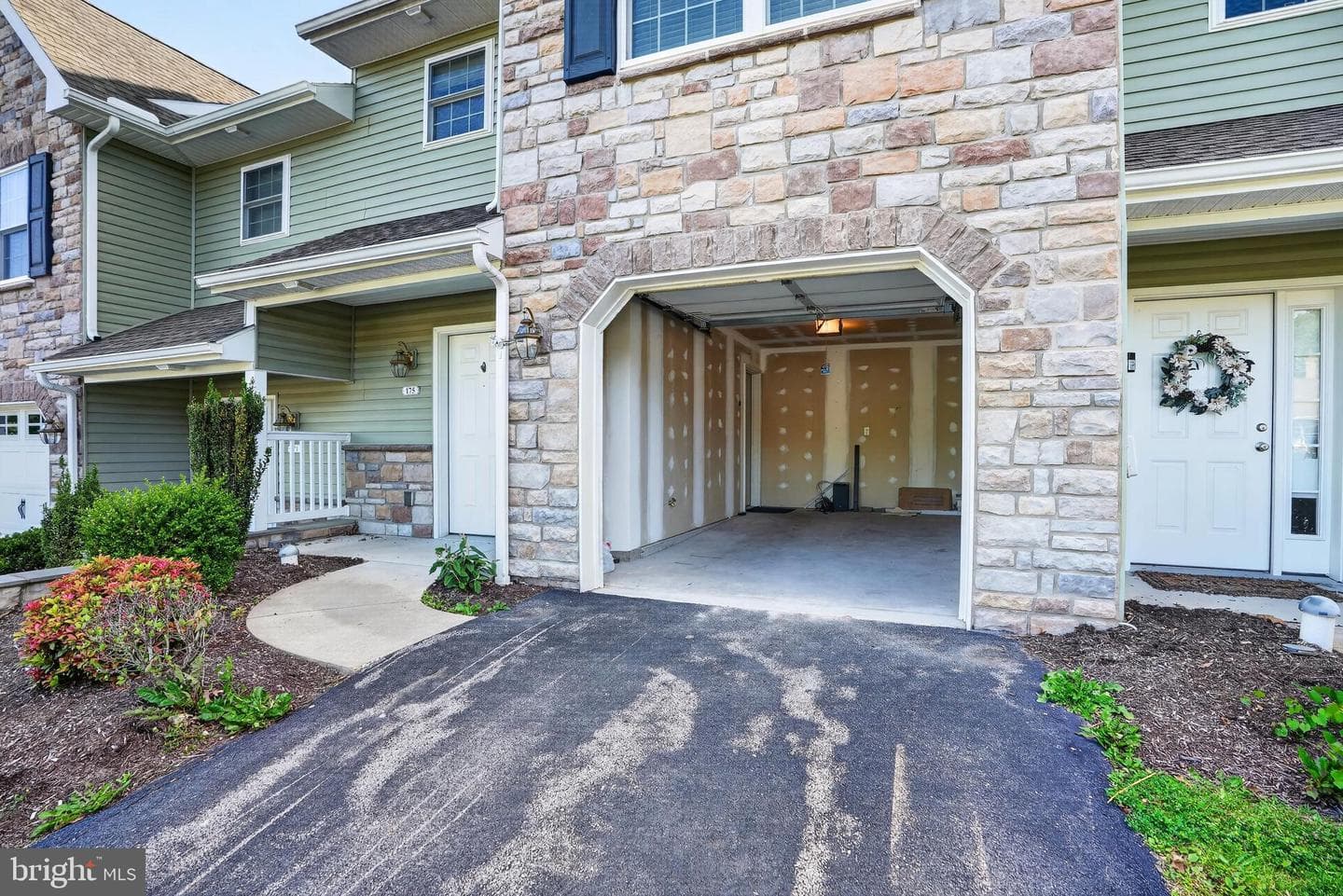 175 N Oakwood photo 44