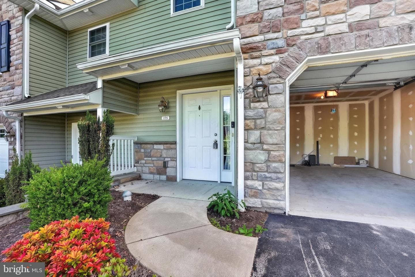 175 N Oakwood photo 45