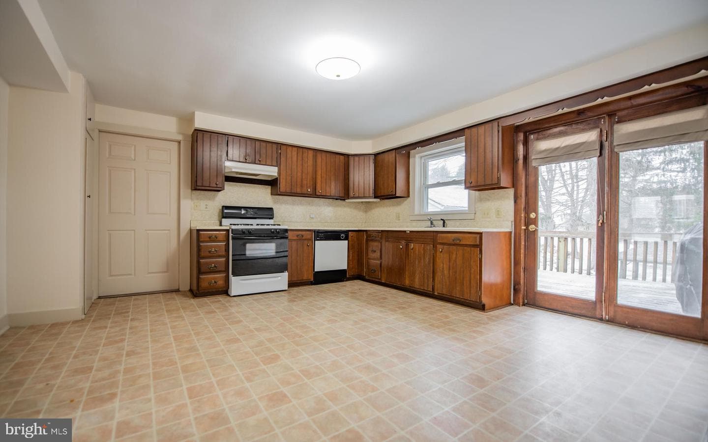 48 Grant Street photo 8