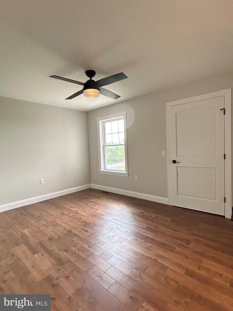210 Windsor Way photo 18