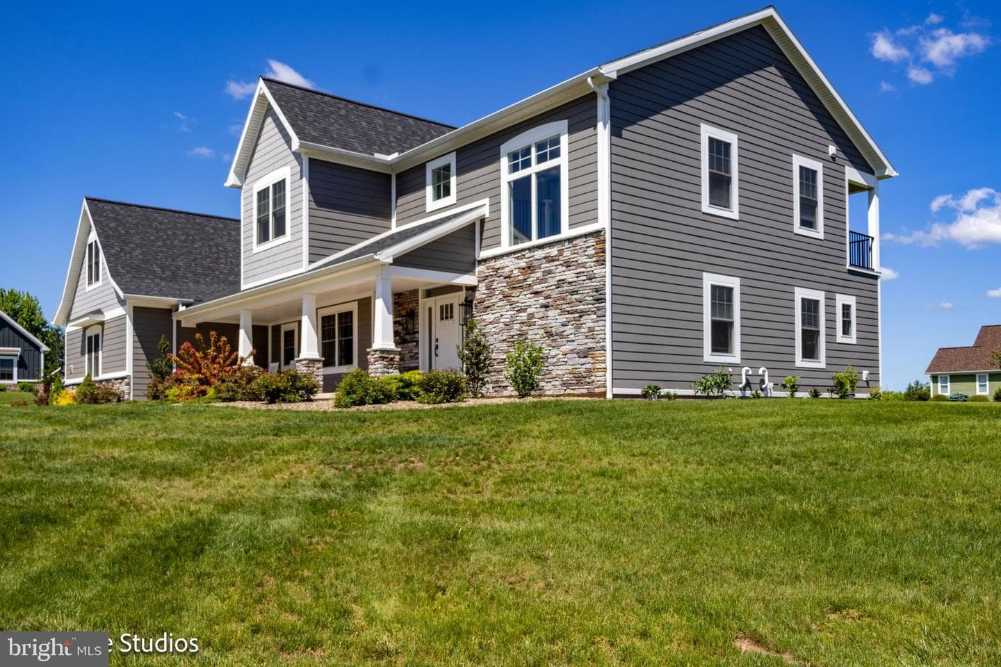 210 Windsor Way photo 2