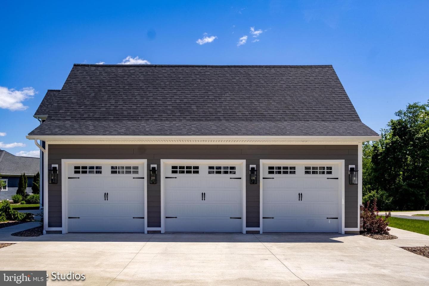 210 Windsor Way photo 4