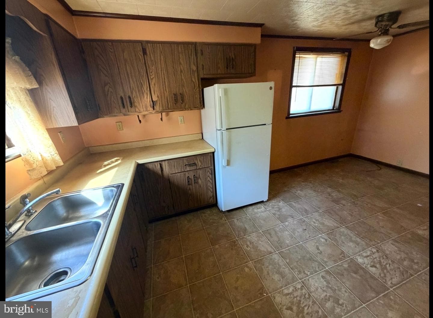 309 Gibson Avenue photo 24
