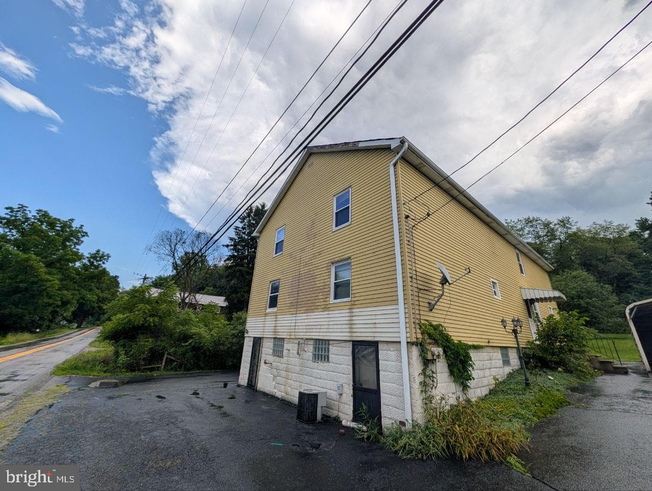 898 Joffre Cherry Valley Road, Burgettstown