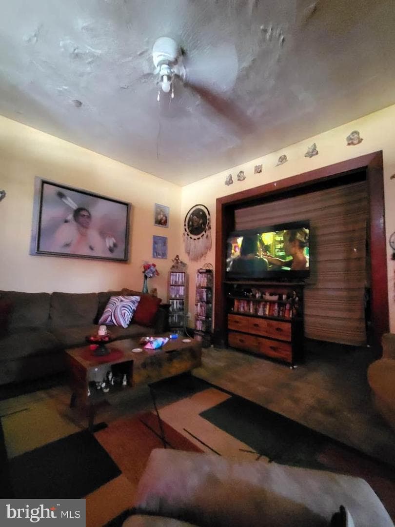 413 Delaware Street photo 12