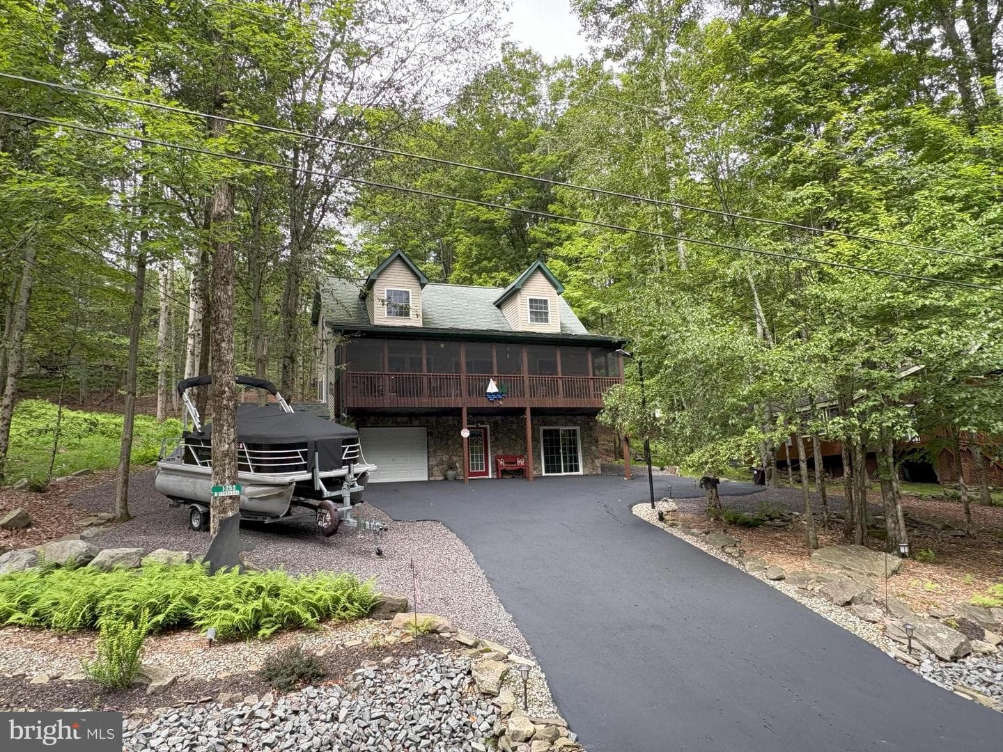 1013 Tomahawk Road photo 2