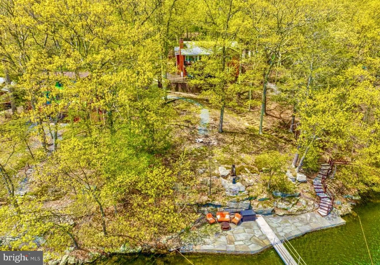 84 Lakeview Dr photo 3