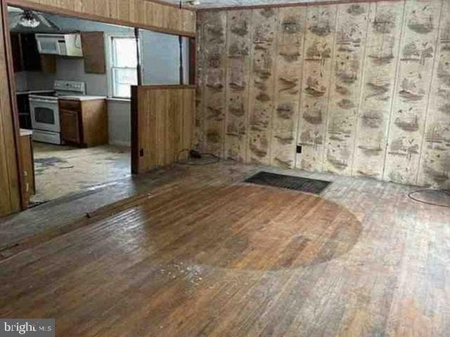 471 Griffith Road photo 5