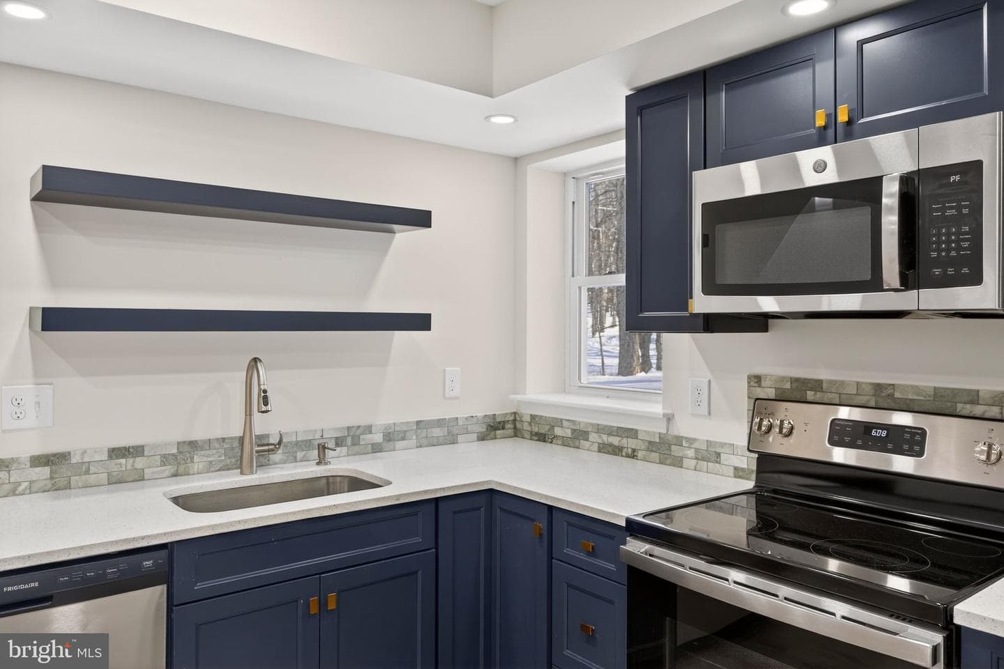 1073 Westside Drive photo 44