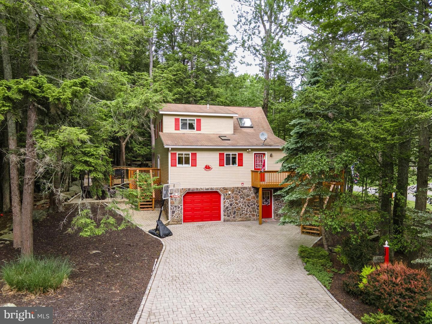 1006 Rolling Hills Drive, Lake Ariel