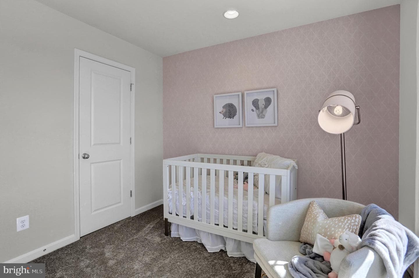 153 Sussex Place photo 3