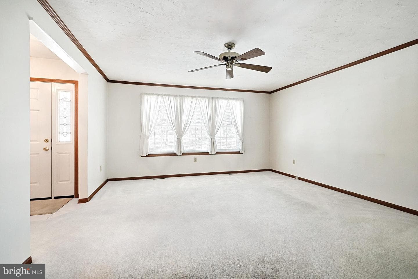 1209 E Walnut Street photo 12