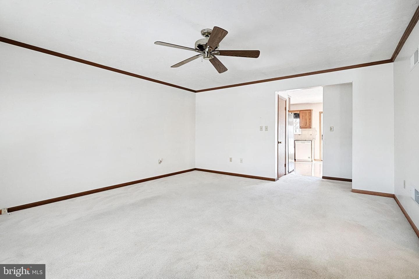 1209 E Walnut Street photo 13