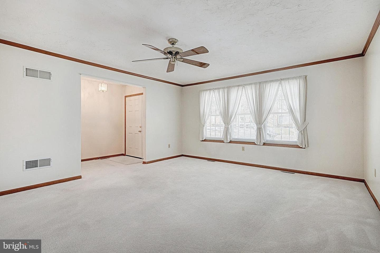1209 E Walnut Street photo 14