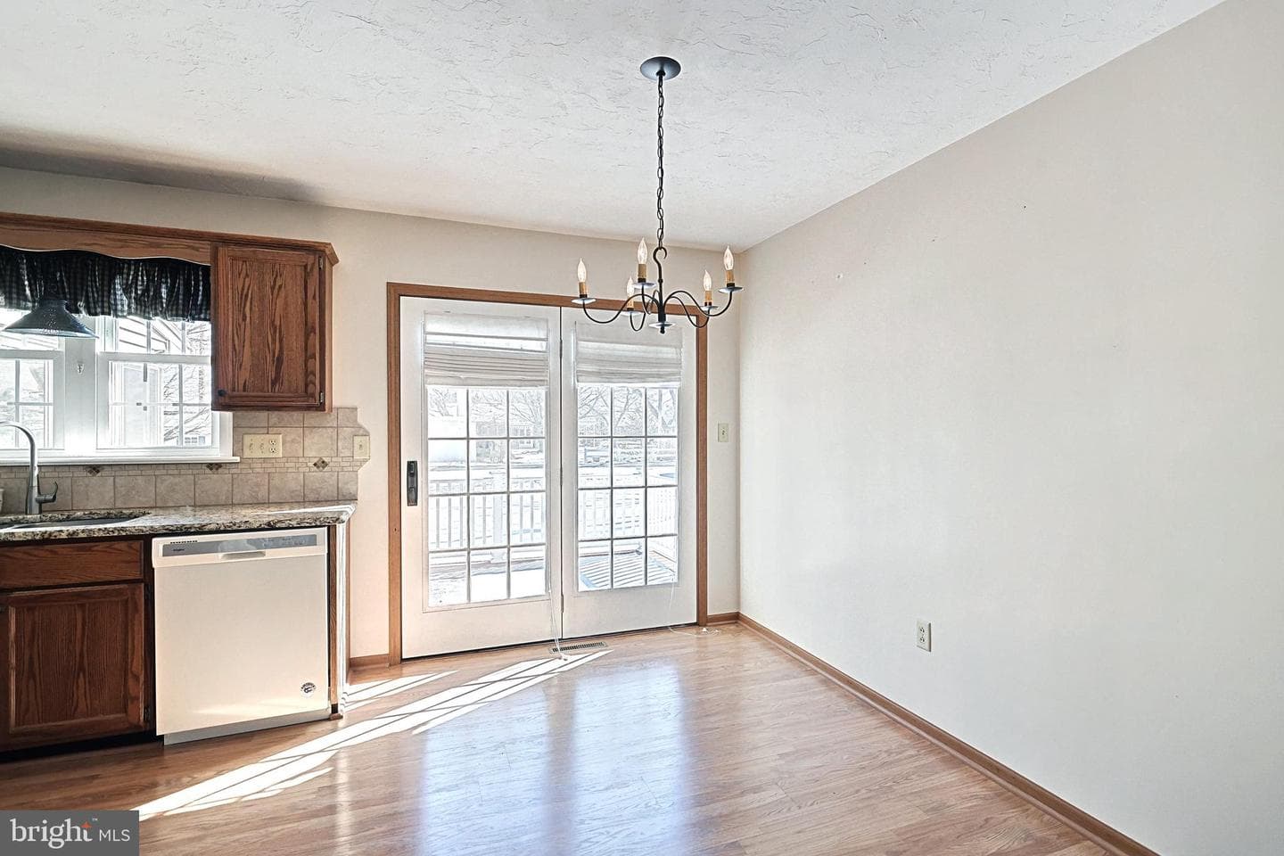 1209 E Walnut Street photo 15