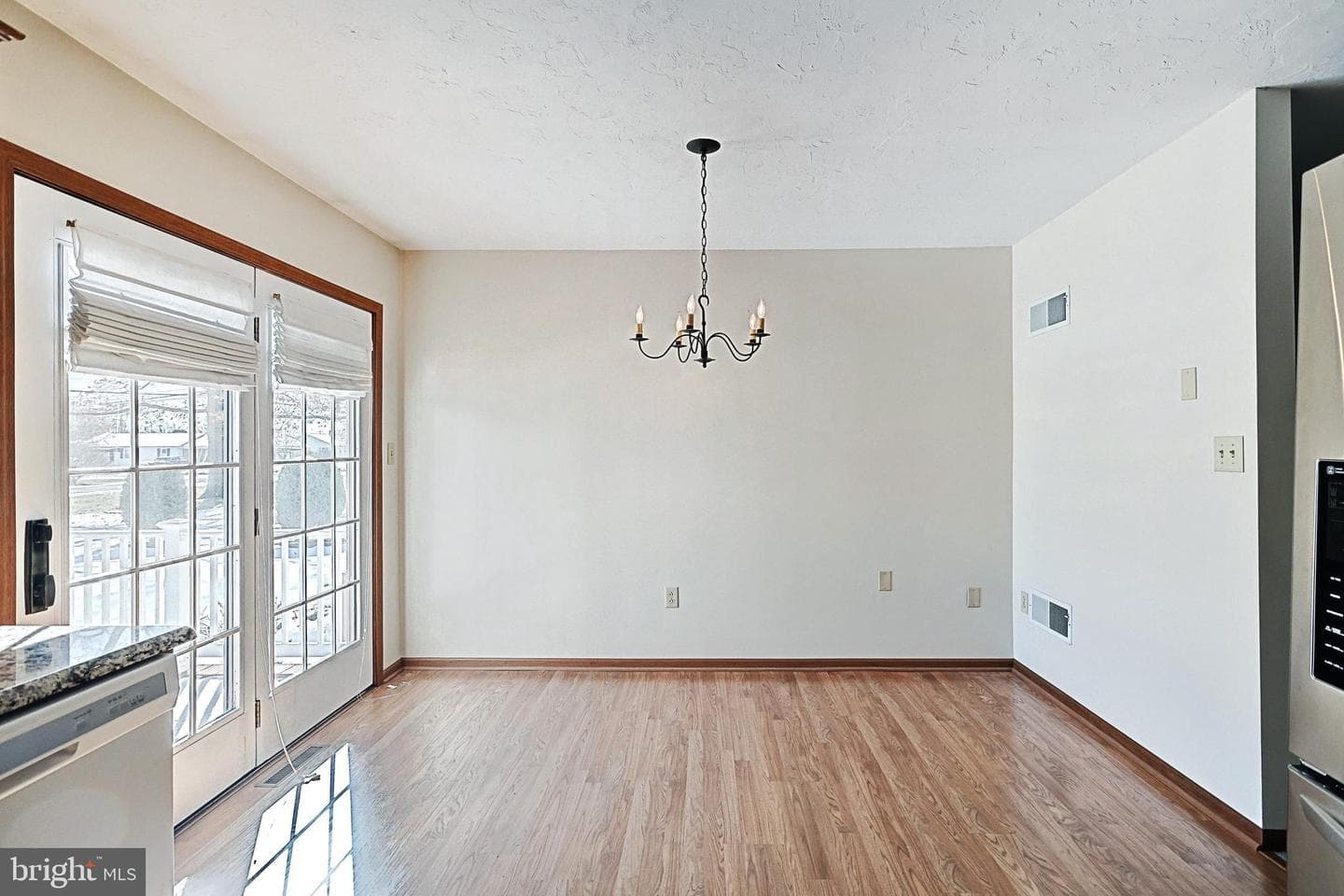 1209 E Walnut Street photo 16