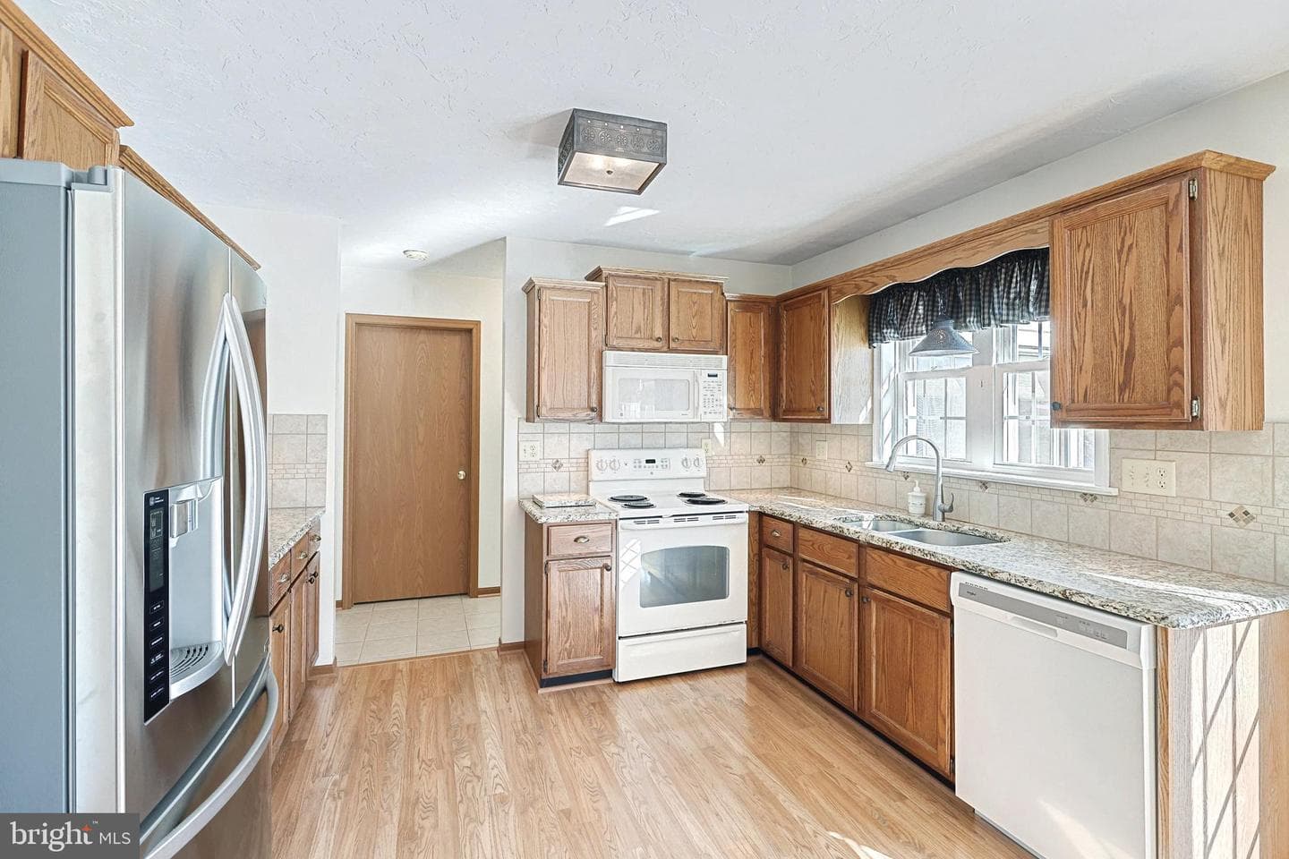 1209 E Walnut Street photo 17